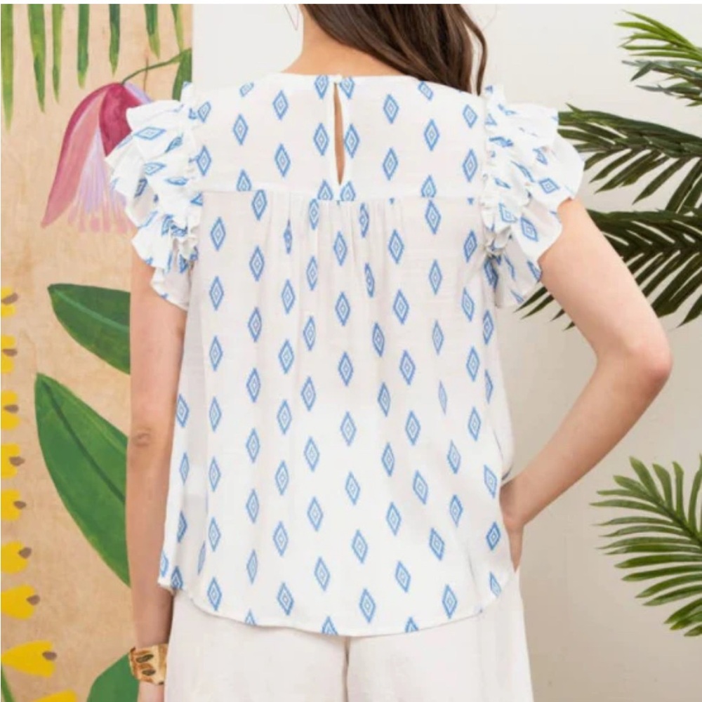 ❤️Floral Embroidered Ruffle Sleeve Top ❤️ - Picture 3 of 8